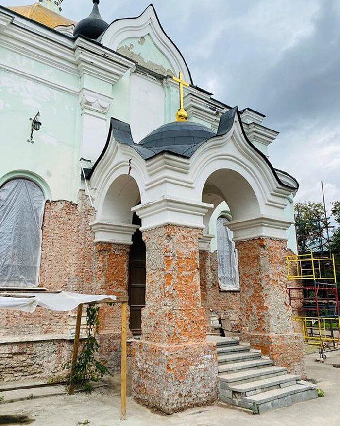 Храм в процессе реставрации