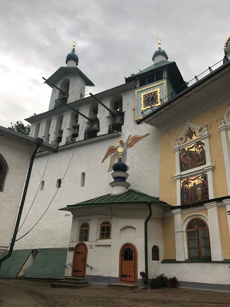 Звонница Псково-Печерского монастыря